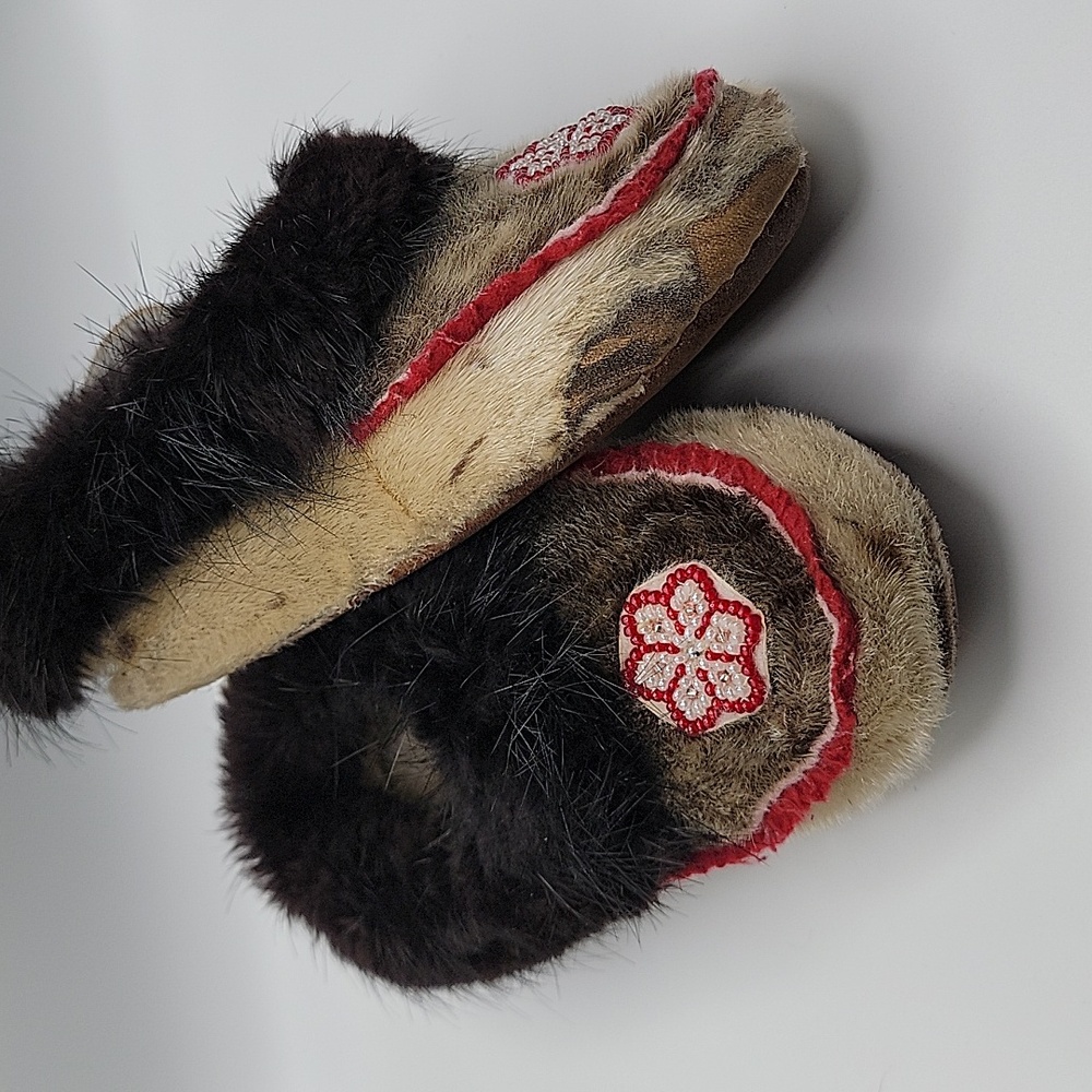 Inuit Vintage Alaska Native Childs Beaded Slippers - Picture 3 of 5